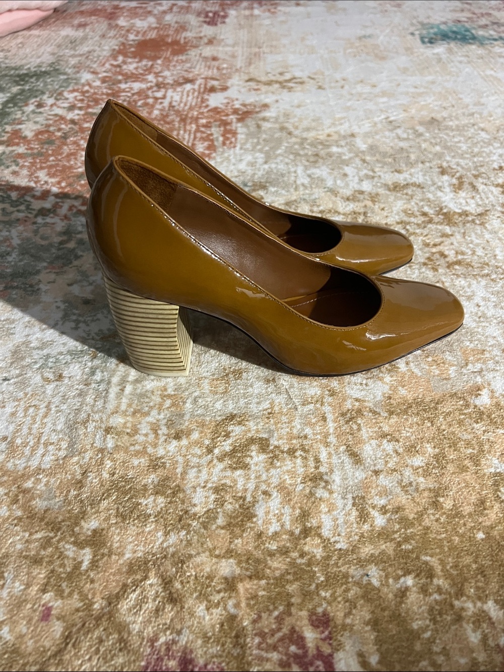 Tory Burch Banana Heel Pump Brown Caramel Patent Leather Curved Heel